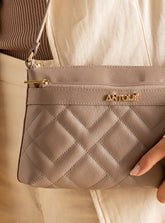 Bolsa em Couro Matelassê Fendi Zíper Duplo Tiracolo